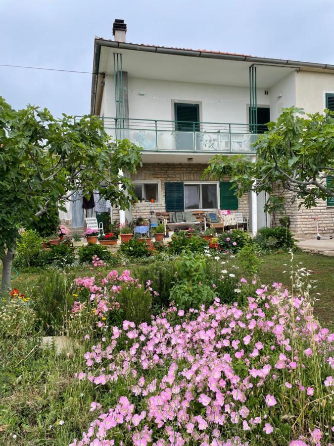 Apartments Grubisin ตรีบูนย์ ภายนอก รูปภาพ