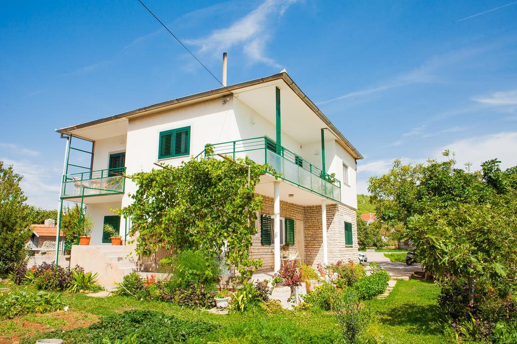 Apartments Grubisin ตรีบูนย์ ภายนอก รูปภาพ