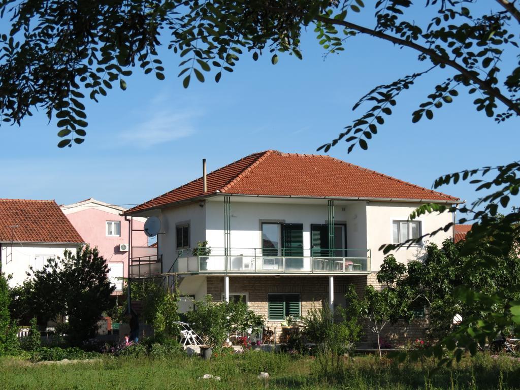 Apartments Grubisin ตรีบูนย์ ภายนอก รูปภาพ